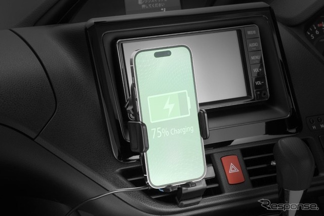 iPhoneを最適な充電位置に自動調整して充電、カーメイトからワイヤレス充電&ホルダー2タイプが新発