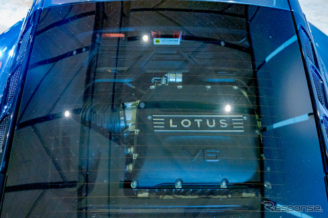 トヨタ製3.5リッターV6エンジンが搭載されていた。メルセデスAMGが開発した2リッター直列4気筒ターボエンジンのモデルもある。
