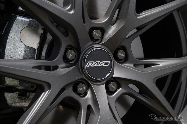 レイズ ベルサスVV21S/20×8.5J IN38 245/45R20