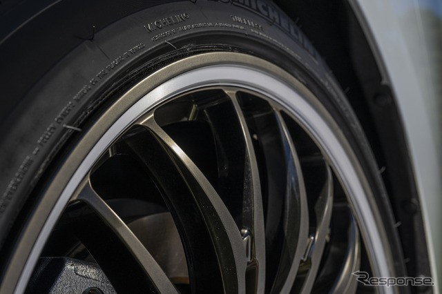 レイズ ホムラ2×9Plus/22×9.0J IN45 255/35R22