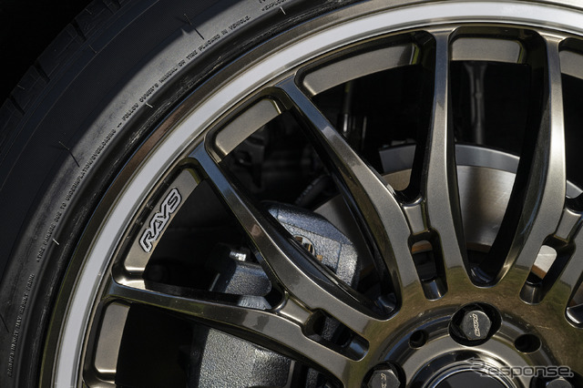 レイズ ホムラ2×9Plus/22×9.0J IN45 255/35R22
