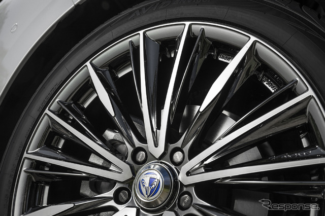 レイズ ベルサスSTRATAGIA VOUGE/20×8 .5J IN38 245/45R20