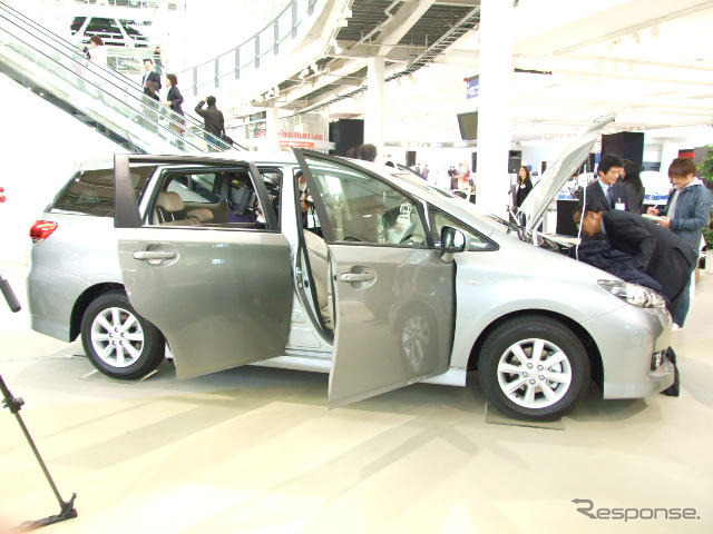【トヨタ ウィッシュ 新型発表】ストリーム を突き放す