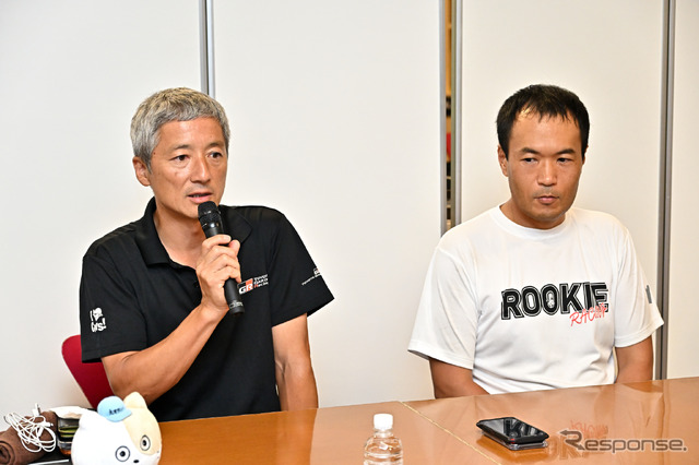 GR車両開発部グループ長の齋藤尚彦氏(左)