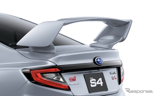 大型リヤスポイラーをメーカーオプション設定するスバル WRX S4