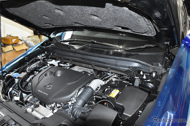 施工前のCX-5のエンンジンルーム。