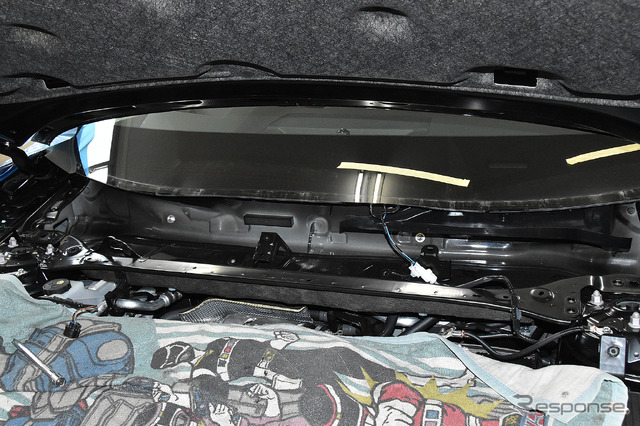 エンジンと車内の隔壁(バルクヘッド)にも調音が施される。