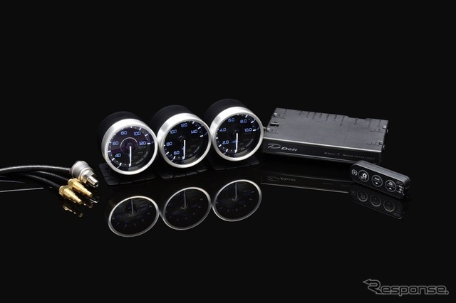 「ADVANCE A1」メーター3種と「ADVANCE CONTOROL UNIT SE」をセットにした25周年記念スーパーバリューパッケージ「Defi-Linkメーター ADVANCE A1 トリプルメーターパッケージ」が新登場