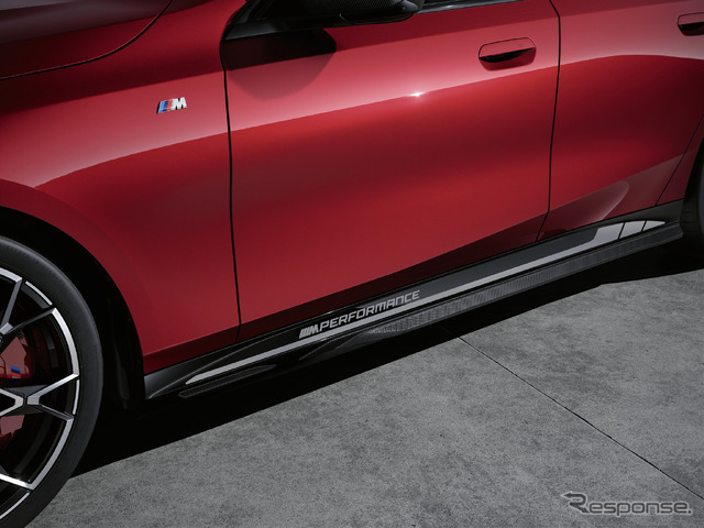 BMW i5 の「Mパフォーマンスパーツ」装着車