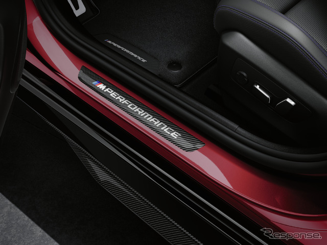 BMW i5 の「Mパフォーマンスパーツ」装着車