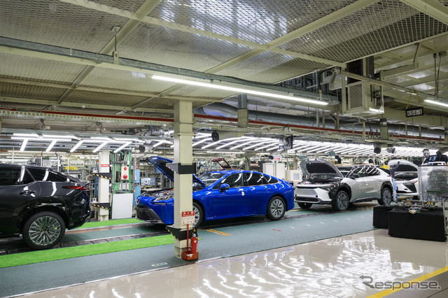 ミライやパトカーなど様々な車種が混流生産されるライン(元町工場)