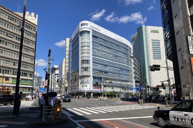 新宿五丁目交差点(東京都新宿区)