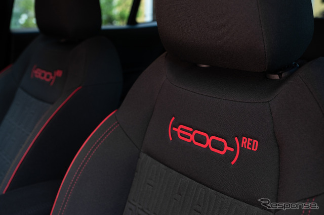 フィアット 600e の「RED」