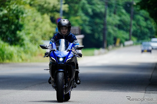 ヤマハ女子、指出瑞貴さんがYZF-R7 で猪苗代湖をめざしツーリング