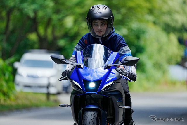 ヤマハ女子、指出瑞貴さんがYZF-R7 で猪苗代湖をめざしツーリング