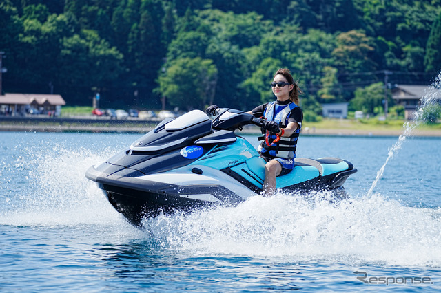 「私と山と湖だけ。水上バイクの周りがよく見える優越感は格別。走行中はずっと絶叫してました(笑)」