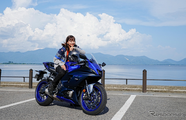 指出さんが愛用するウエアは56デザイン。グローブとブーツはスピーディだ