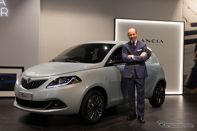 現在、唯一の販売車種、イプシロン。人物はナポリターノCEO