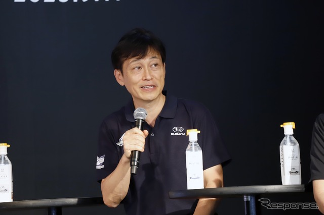 スーパー耐久レースにおいてスバルの監督を務める本井雅人氏(スバル研究実験センター長)