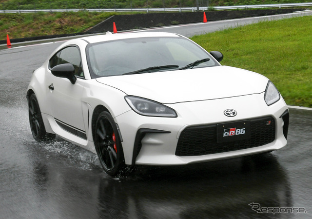 トヨタ GR86 RZ“40th Anniversary Limited”(クリスタルホワイトパール)