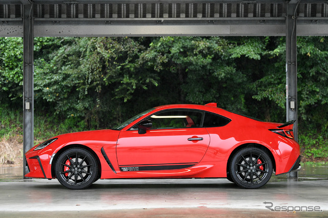 トヨタ GR86 RZ“40th Anniversary Limited”(スパークレッド)