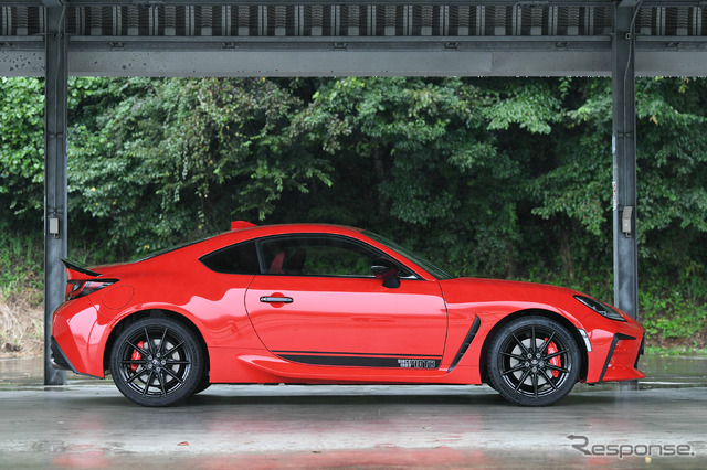 トヨタ GR86 RZ“40th Anniversary Limited”(スパークレッド)