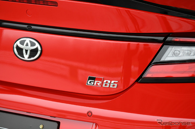 トヨタ GR86 RZ“40th Anniversary Limited”(スパークレッド)