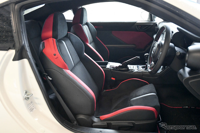 トヨタ GR86 RZ“40th Anniversary Limited”(クリスタルホワイトパール)