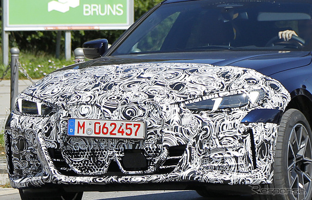 BMW i4 改良新型プロトタイプ(スクープ写真)