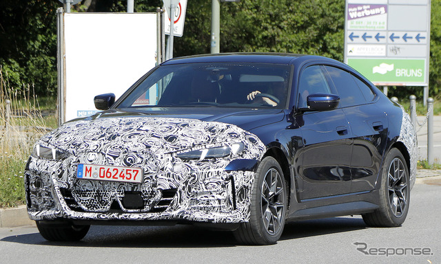 BMW i4 改良新型プロトタイプ(スクープ写真)