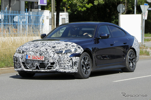 BMW i4 改良新型プロトタイプ(スクープ写真)