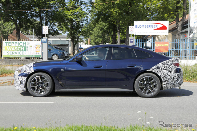 BMW i4 改良新型プロトタイプ(スクープ写真)