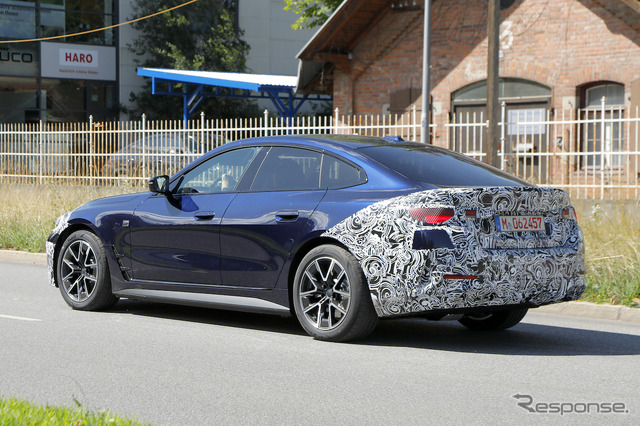 BMW i4 改良新型プロトタイプ(スクープ写真)