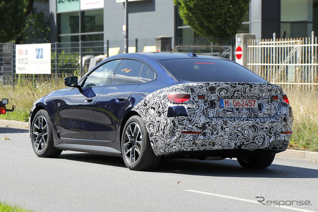 BMW i4 改良新型プロトタイプ(スクープ写真)