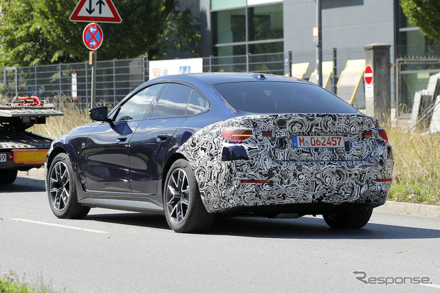 BMW i4 改良新型プロトタイプ(スクープ写真)