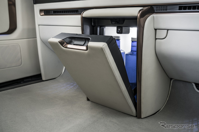 レクサス LM 新型(欧州仕様)