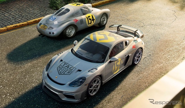 ポルシェ 718 ケイマン GT4 RS の「タグ・ホイヤー×ポルシェ」(手前)と ポルシェ 550クーペ(1953年)