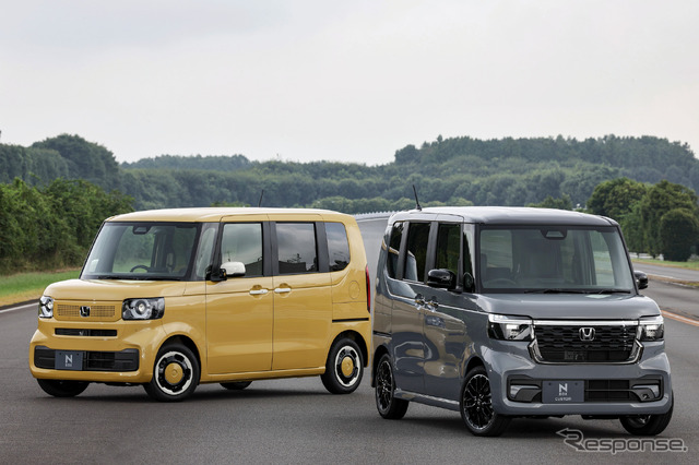 ホンダ N-BOX 新型(左)とN-BOX カスタム 新型(右)