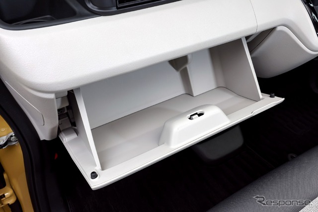 ホンダ N-BOX 新型(オータムイエロー・パール)