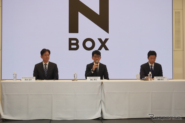 記者会見の様子