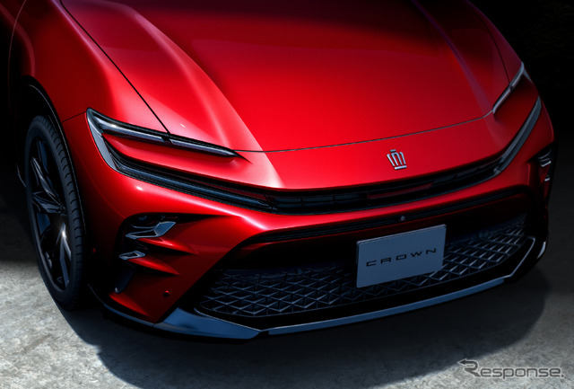 トヨタ・クラウンスポーツ Z(2.5L・ハイブリッド)(エモーショナルレッドIII)