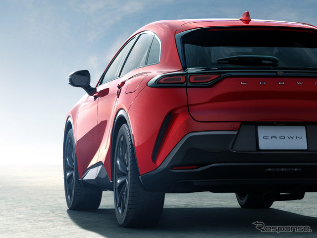 トヨタ・クラウンスポーツ Z(2.5L・ハイブリッド)(エモーショナルレッドIII)