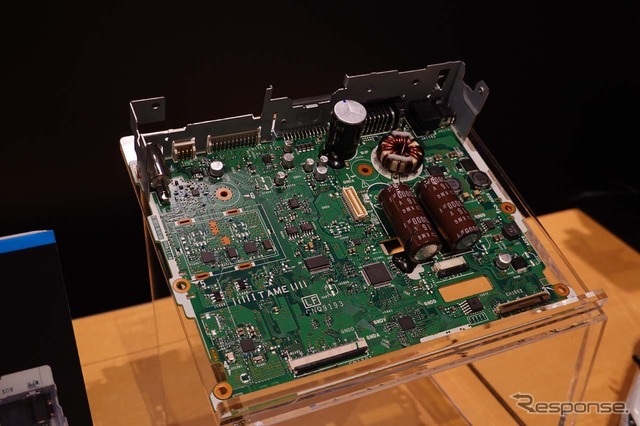 サイバーナビ最高クラスの高音質を実現した重要基盤