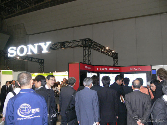 【ファインテック・ジャパン】ソニーの21型有機ELテレビに来場者注目