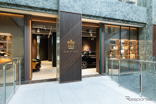 THE CROWN 福岡