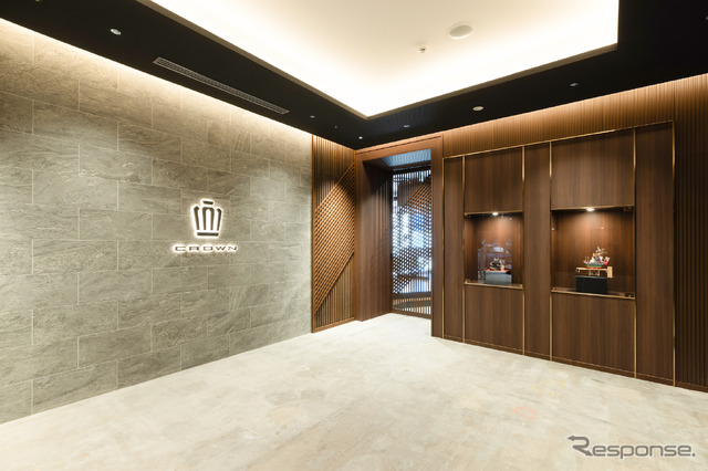 THE CROWN 福岡