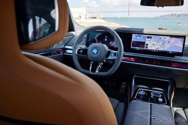BMW i7 M70