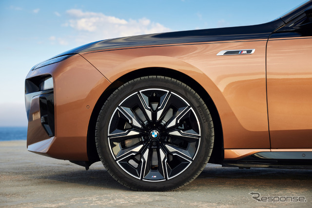 BMW i7 M70