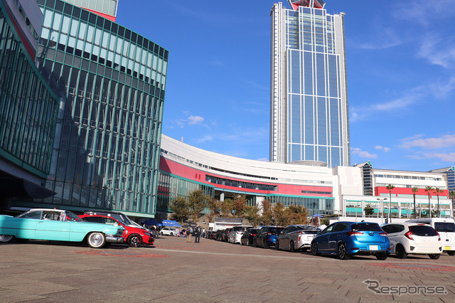 「カーサウンドコンテスト」の1つ、「まいど大阪 秋の車音祭（2022年11月）」の会場風景。
