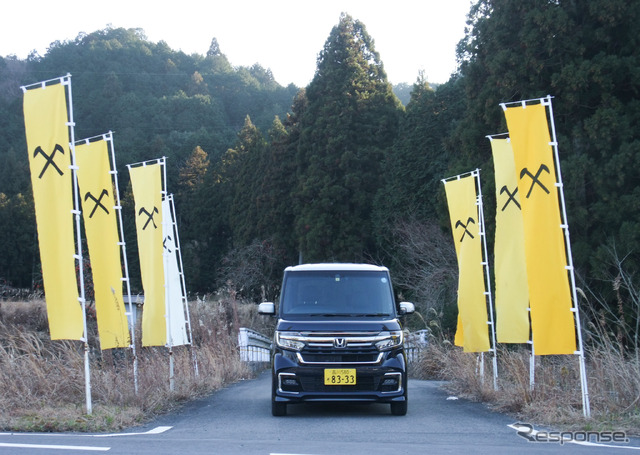 関ヶ原、小早川秀秋の陣の登山口にて。鹿児島人としてはいつか登ってやろうと思っている。